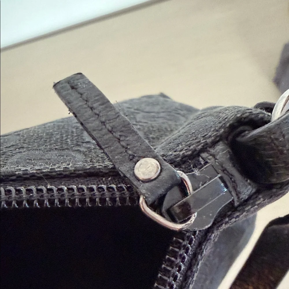 Gucci Black GG Canvas Shoulder Bag - Picture 11 of 11